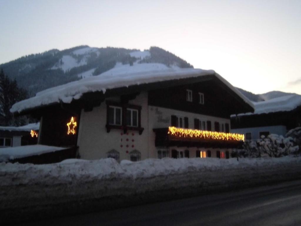 Privatzimmer Haus Anna+Franz Viehhofen Exterior foto
